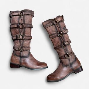 Two lips brown leather edgy buckle boots